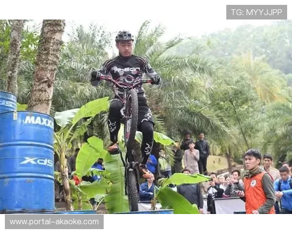 华南赛经典项目Trial攀爬赛展现选手地形掌控与精准平衡能力